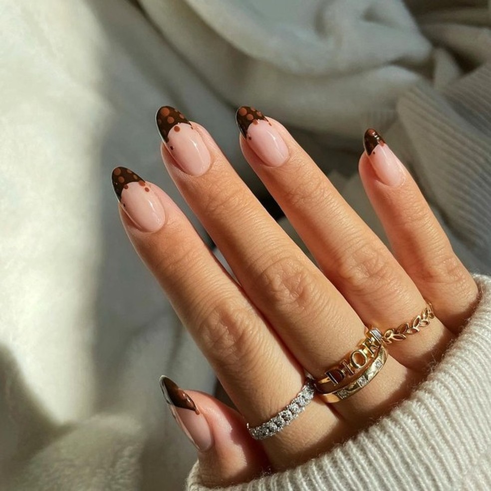 Unha Francesinha: 14 versões coloridas da nail art para se inspirar (Foto: Reprodução/ Instagram @amyle.nails) — Foto: Glamour