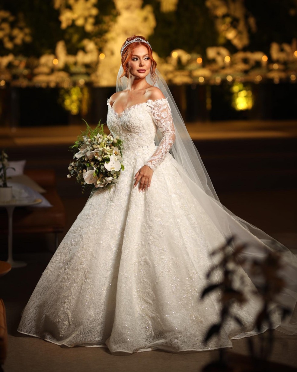 Mirela Janis no casamento com Yugnir — Foto: reprodução / instagram