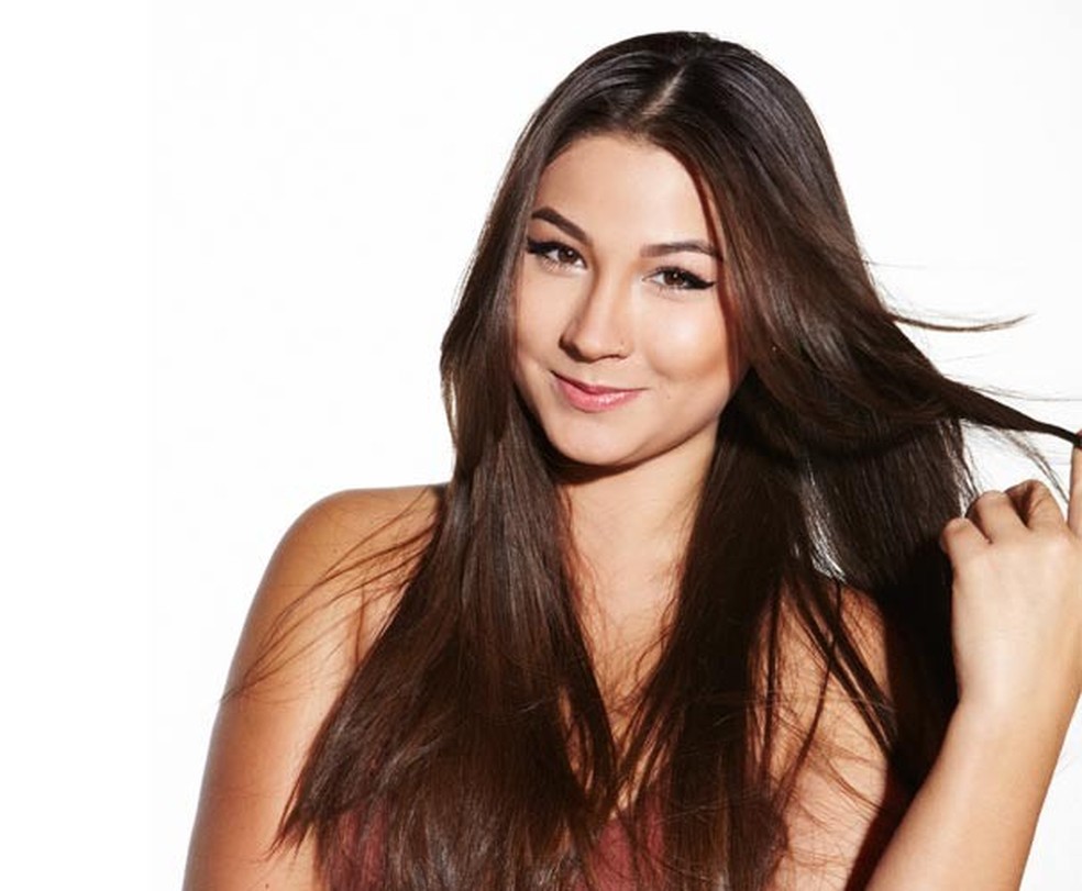 Talita Komatsubara, 24 anos, assistente de estilo, tem fios extralongos e lisos (Foto: Robert Astley-Sparke) — Foto: Glamour