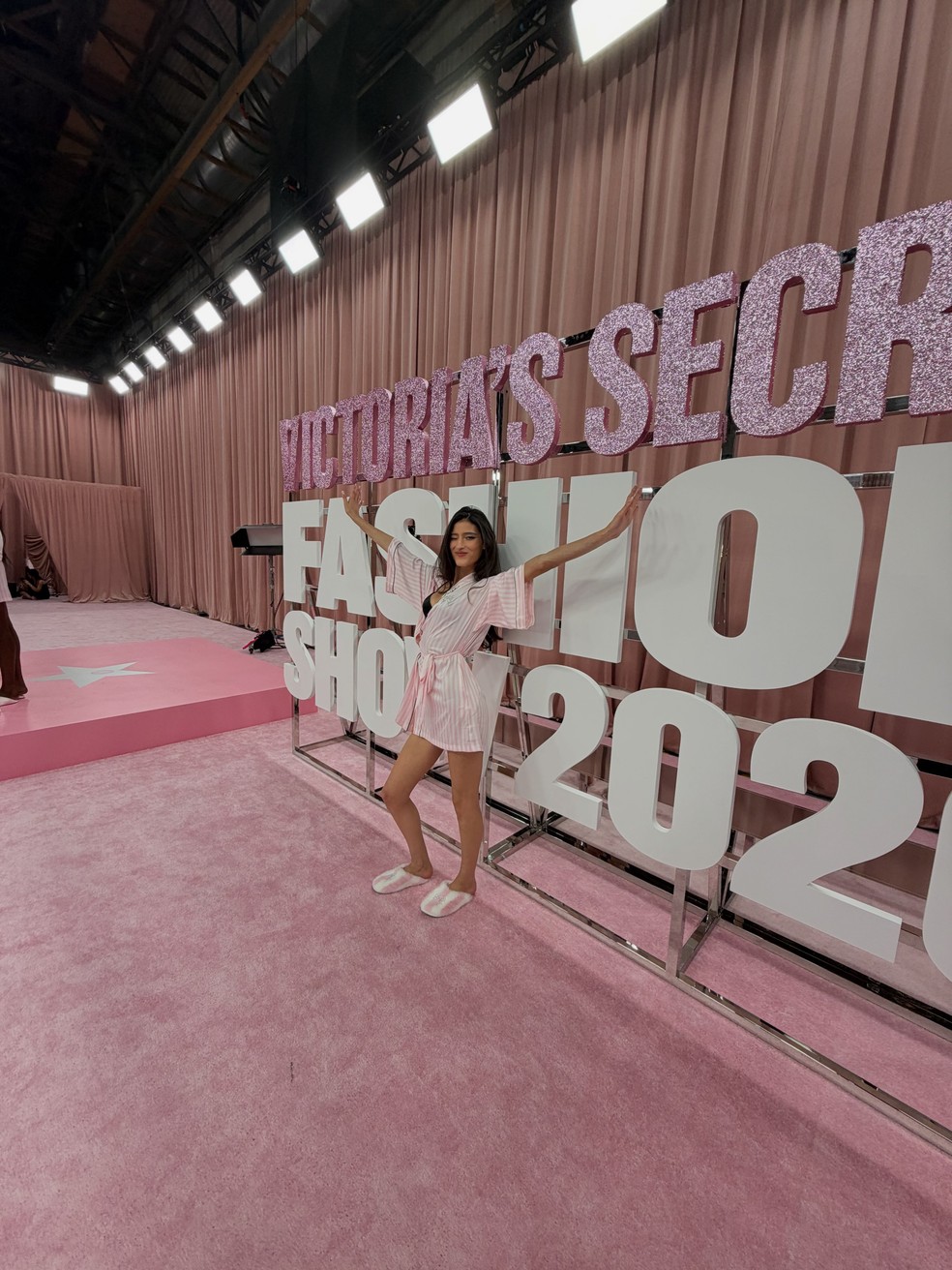 Luíza Perote celebra estreia em desfile da Victoria's Secret ...