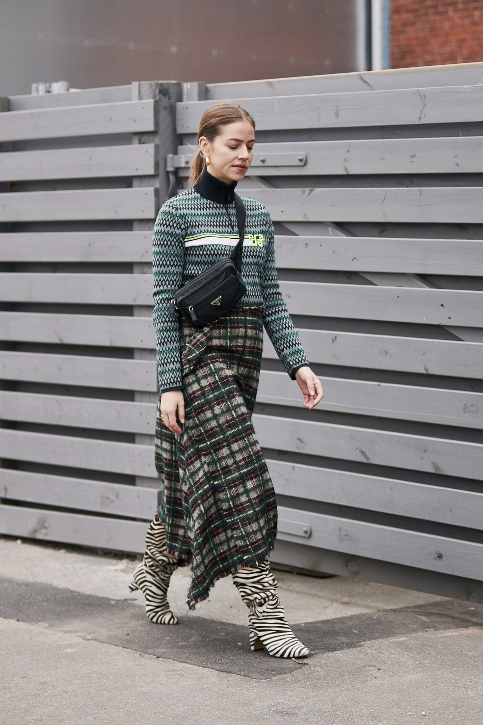 Turtleneck no street style (Foto: Imaxtree) — Foto: Glamour