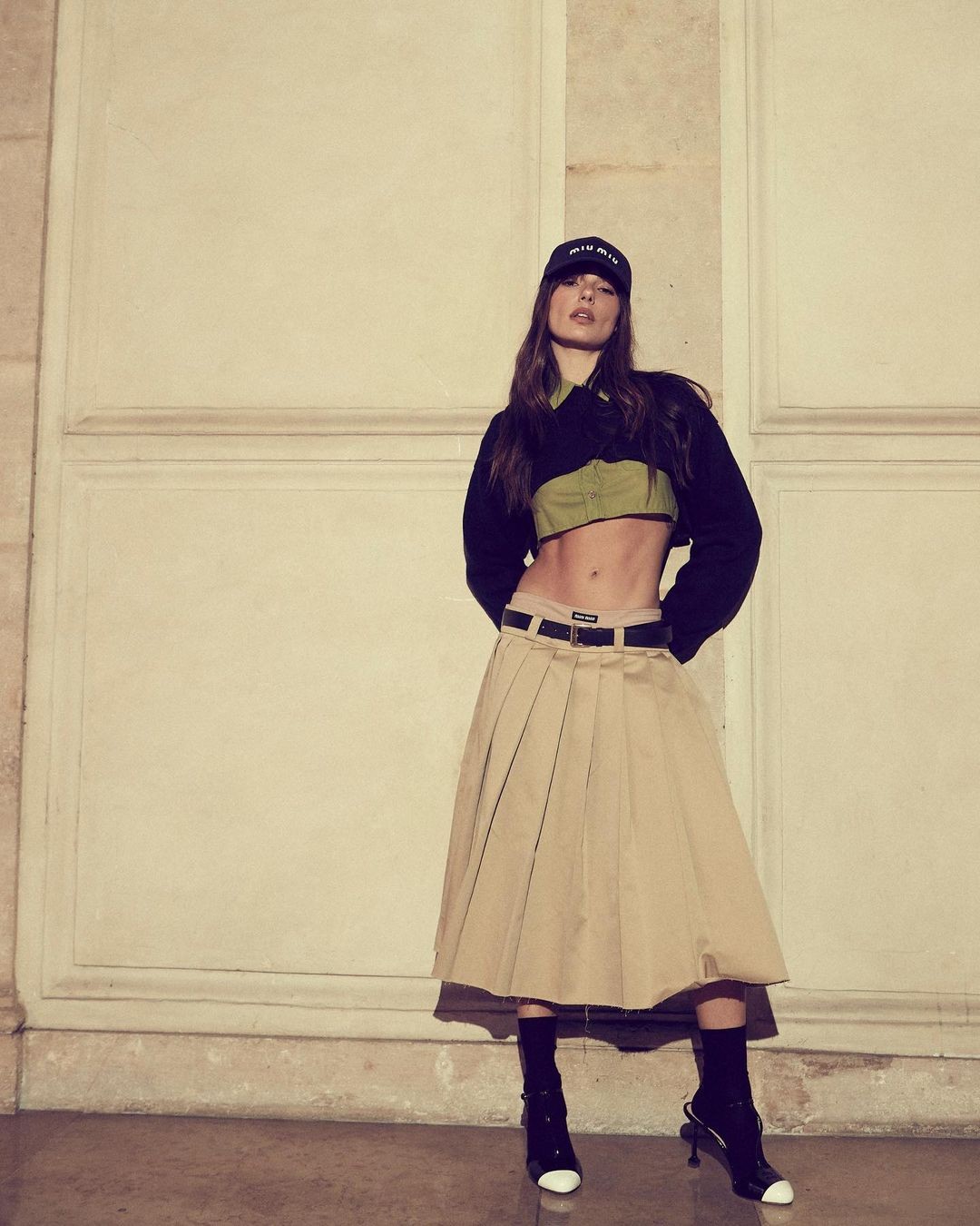 Isis Valverde deixa barriga à mostra em Semana de Moda de Paris — Foto: Instagram @isisvalverde