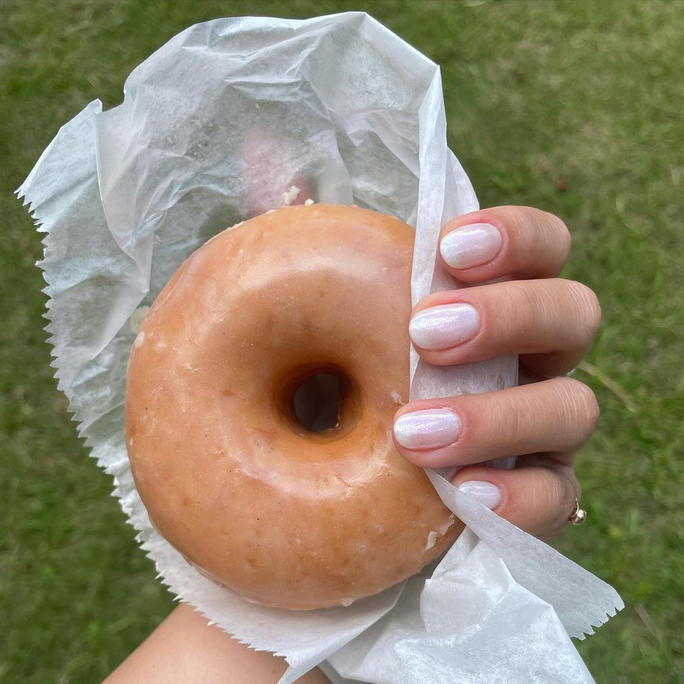 Glazed Nails imitam um donut — Foto: Instagram @lacquer_nailbar