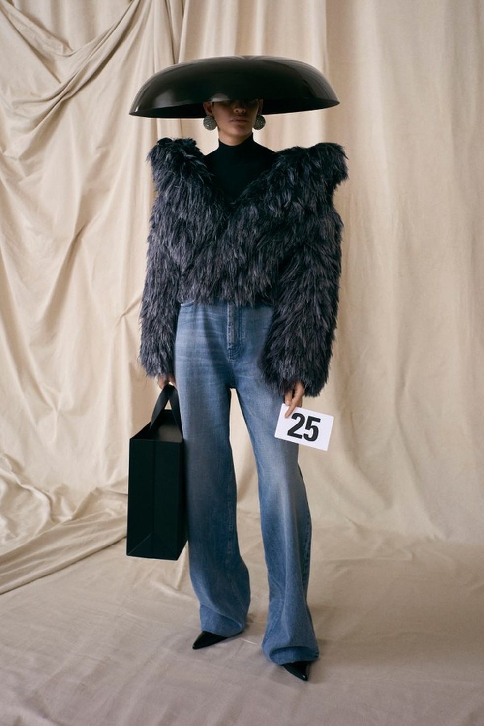 Desfile de Inverno 2021 de Alta-costura da Balenciaga (Foto: Balenciaga) — Foto: Glamour