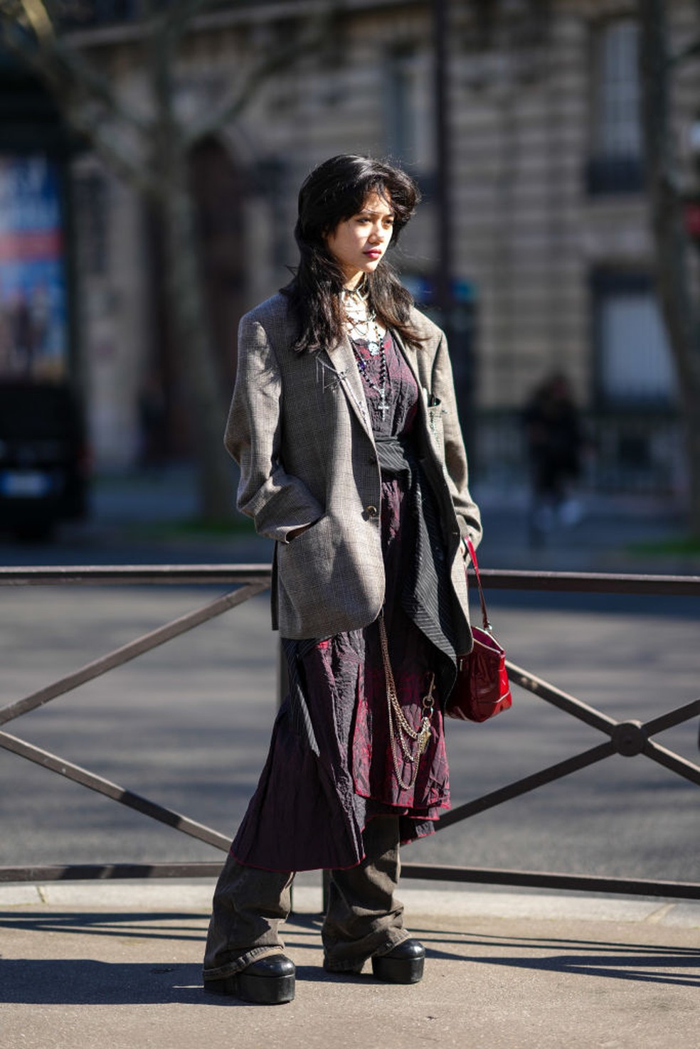 Sobreposições valorizam ainda mais o look — Foto: Getty Images