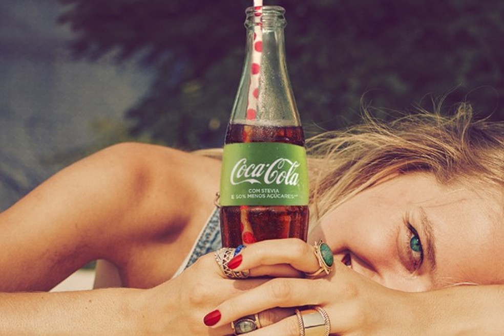 Coca-Cola lança versão com 50% menos açúcares