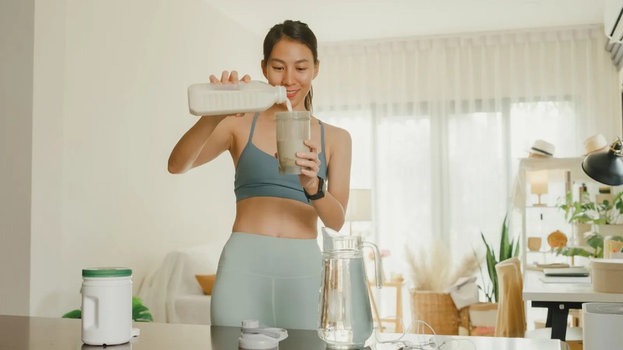 A proteína em pó pode estar sabotando sua pele – descubra o motivo