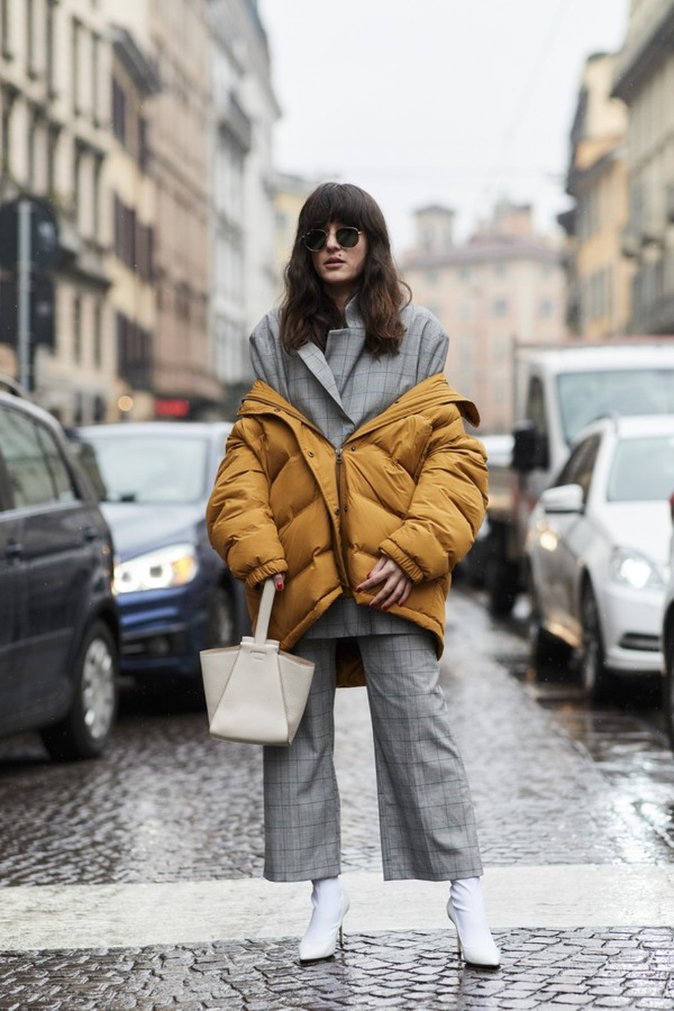 Amamos a combinação de alfaiataria + nylon (Foto: IMAXTREE ) — Foto: Glamour