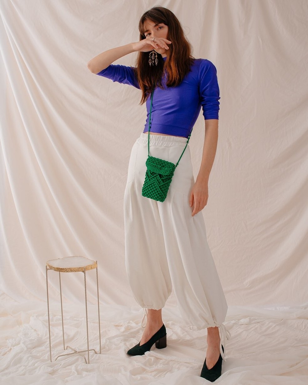 Bolsa da marca Macrami para campanha da Cajá (Foto: Reprodução Instagram) — Foto: Glamour