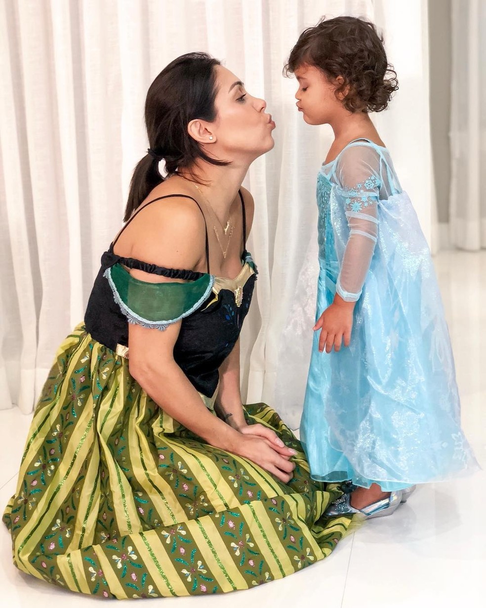 Fantasia da frozen sale mae e filha