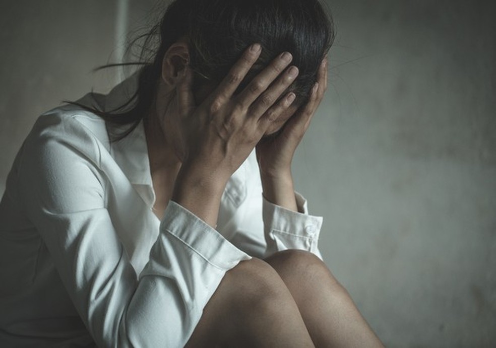 Young depressed woman (Foto: Getty Images/iStockphoto) — Foto: Glamour