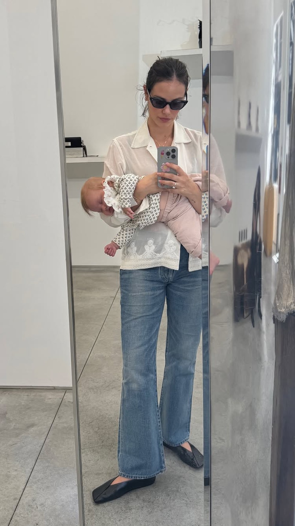 Laura Neiva curte passeio em Nova York com Chay Suede e a filha — Foto: Reprodução/Instagram