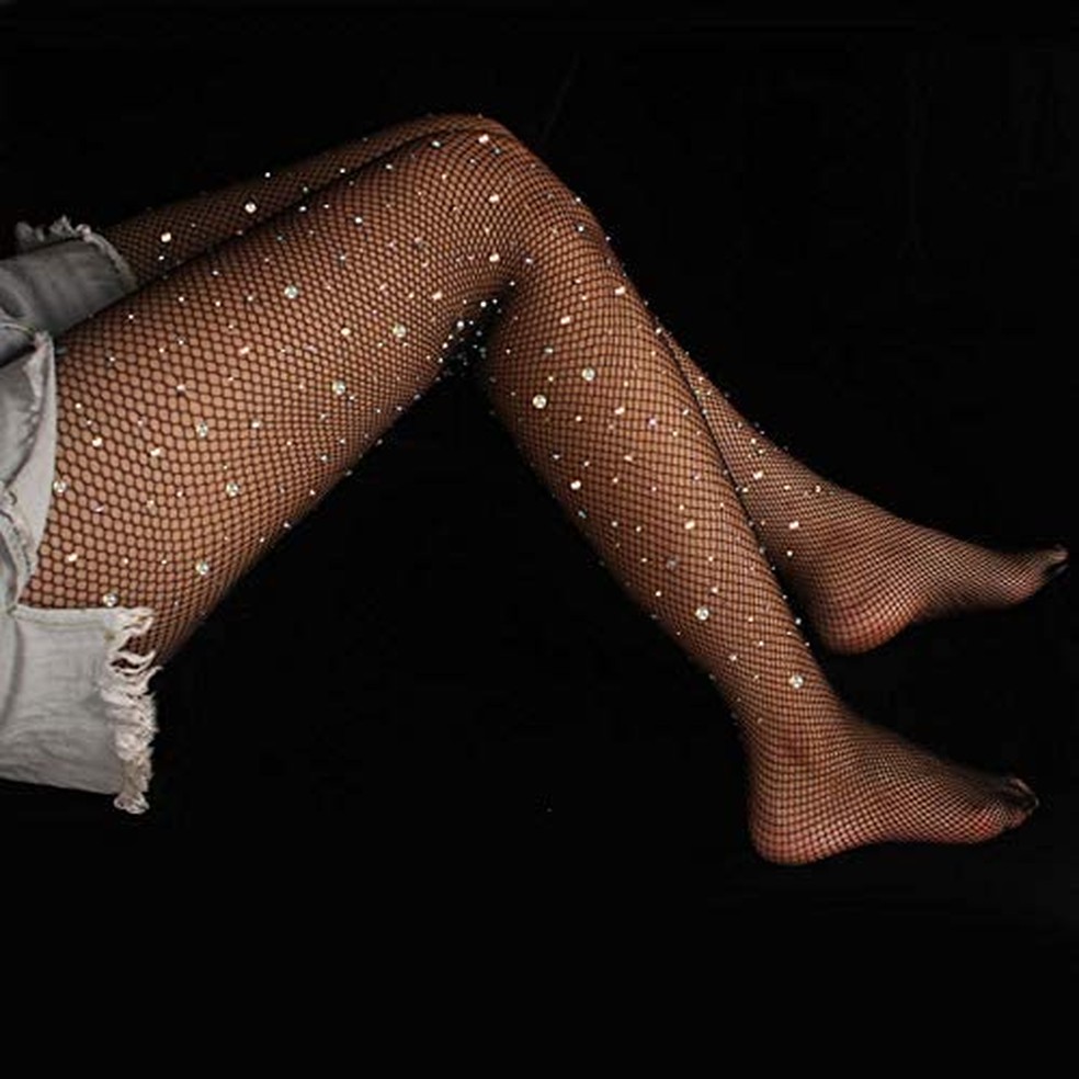 A meia-calça com strass é a peça que faltava para você brilhar ainda mais nos próximos meses — Foto: Divulgação