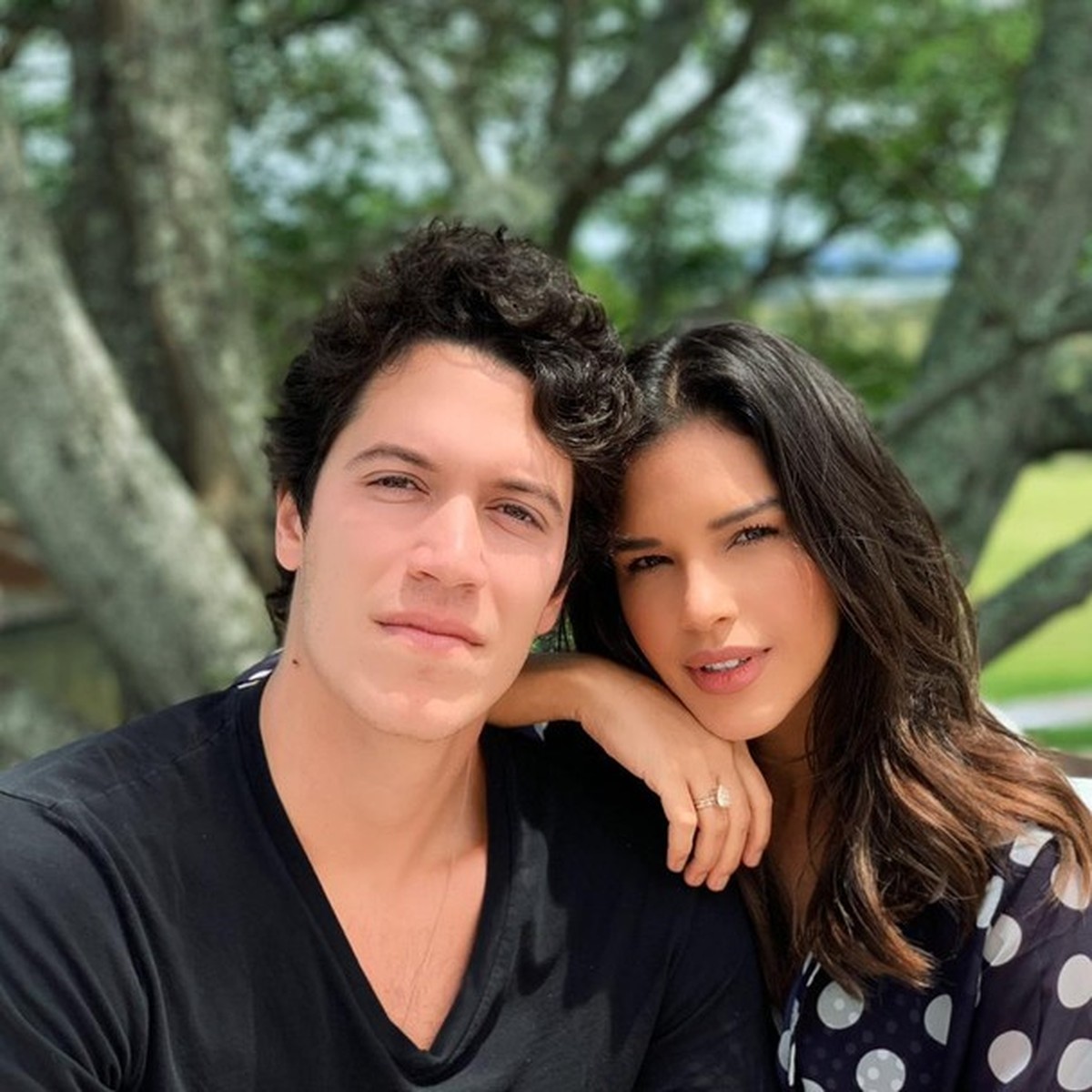 Mariana Rios aproveita Punta Del Leste ao lado do noivo