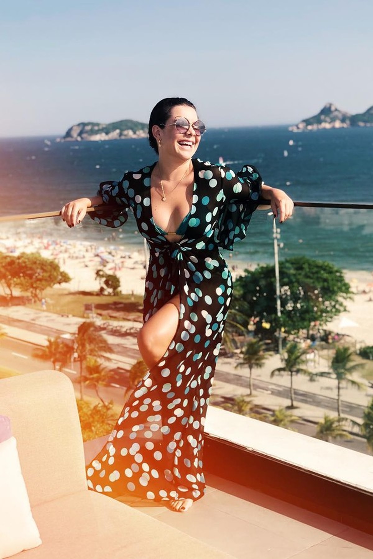 Fernanda Souza é só sorrisos dia de sol