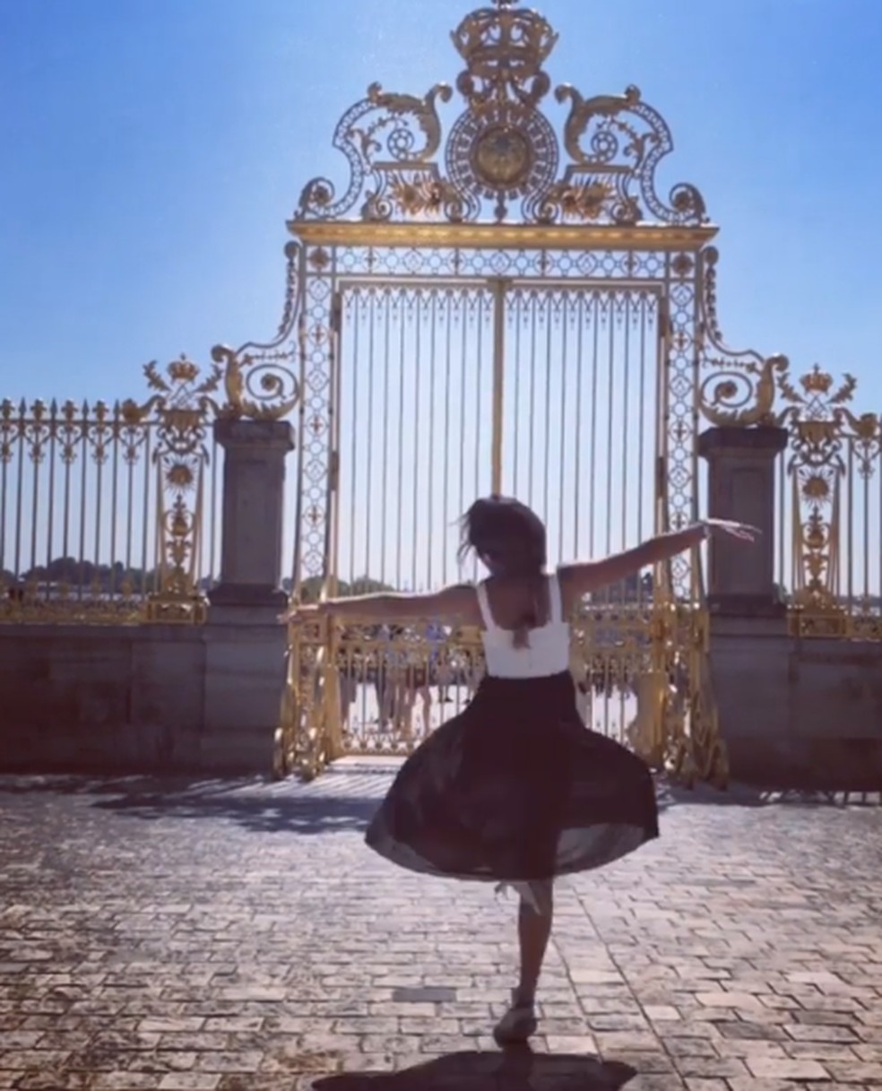 Flavia Alessandra dança balé na França