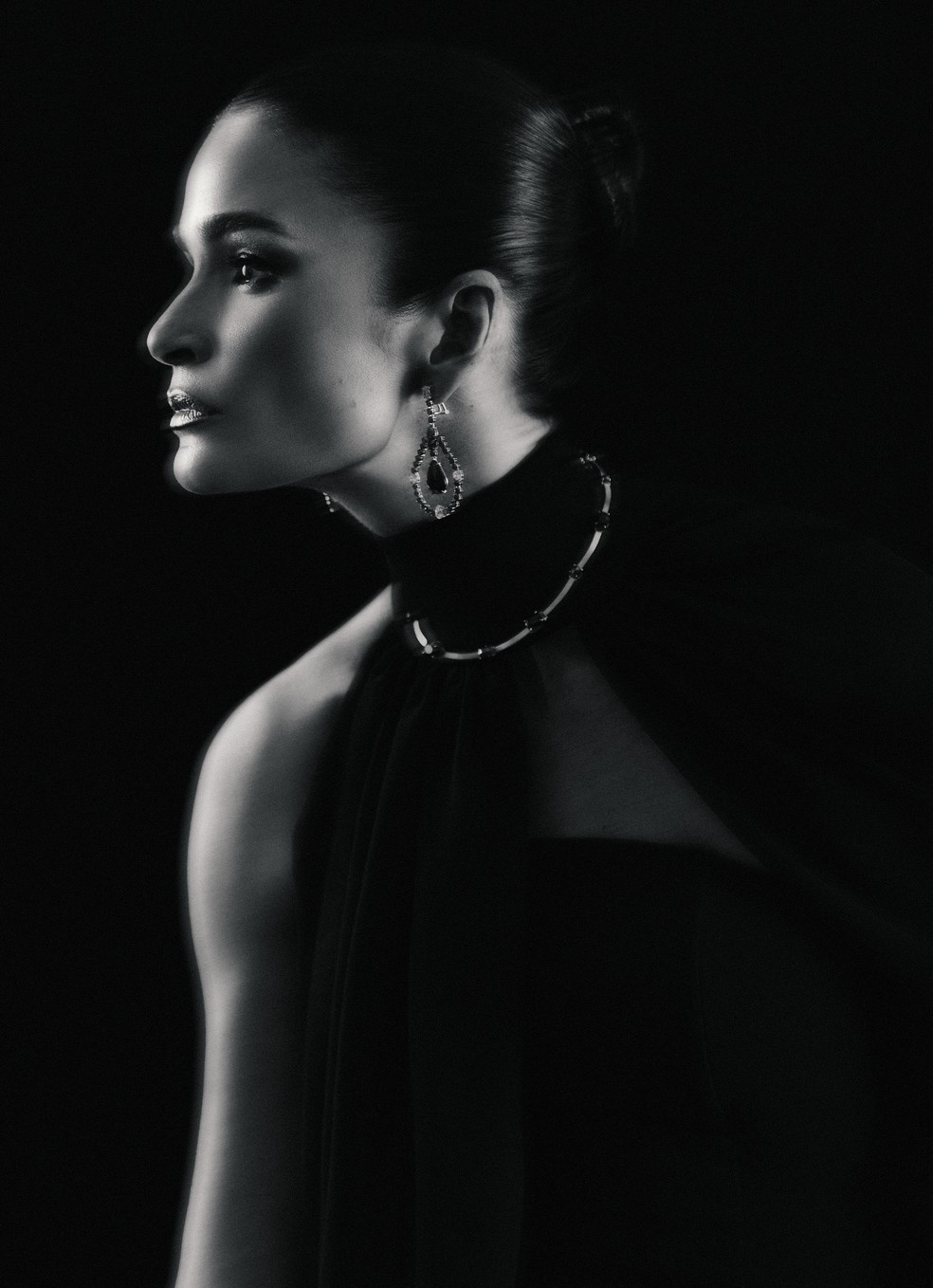 Emmy 2022: Carol Ribeiro aposta em look Made in Brazil para premiação