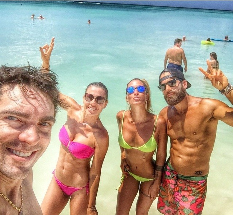 Giba, Malu Daudt, Gabi e Barbato curtindo o sol de Aruba. Quem quer ir pra lá Djá??? (Foto: Reprodução Instagram) — Foto: Glamour