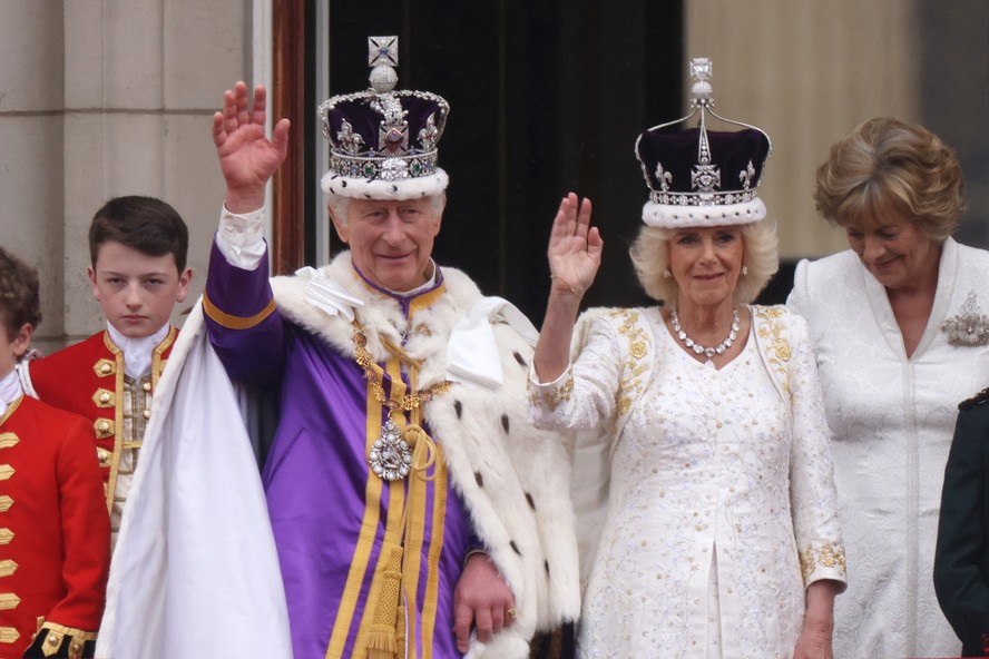 Coroação de Rei Charles III despertou interesse na história da família real britânica? Entregamos 8 leituras para mergulhar no assunto