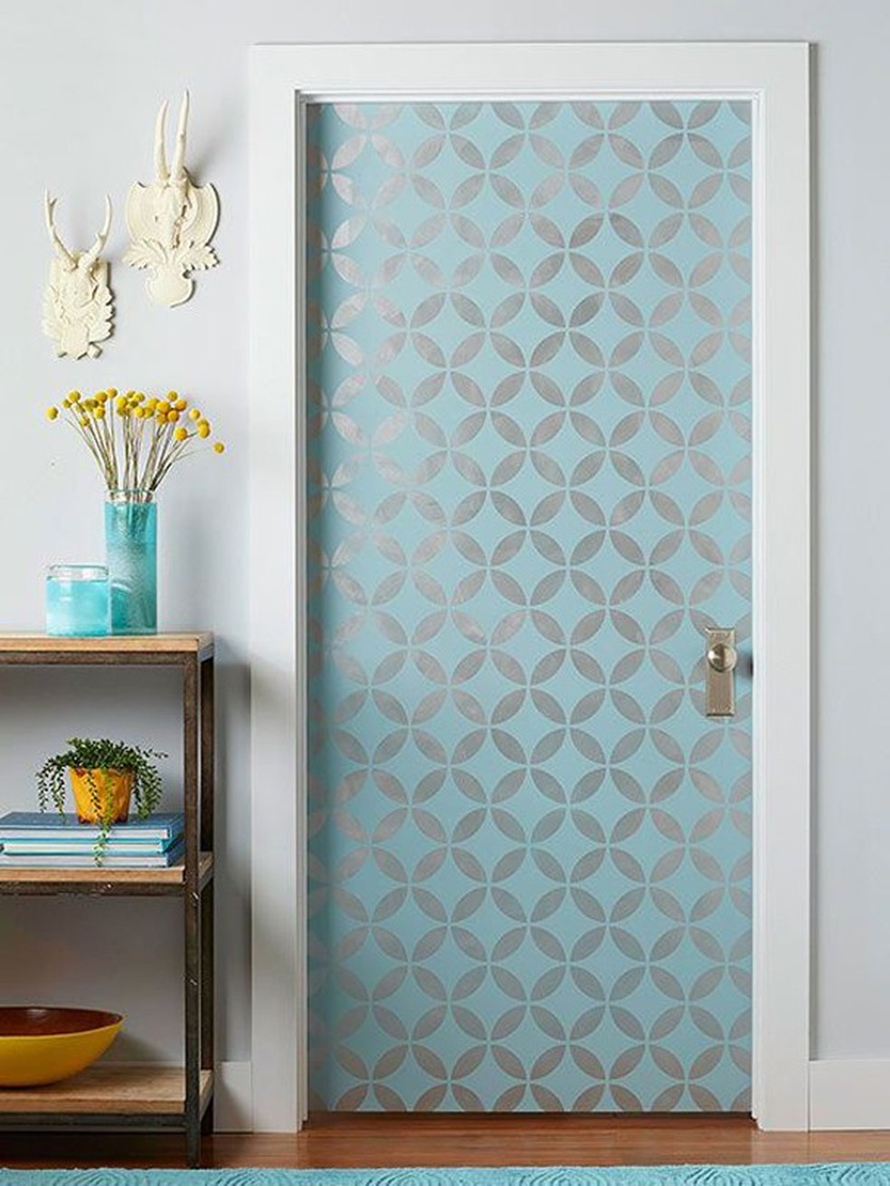 Decoração minimalista? Capriche na porta! (Foto: Reprodução) — Foto: Glamour