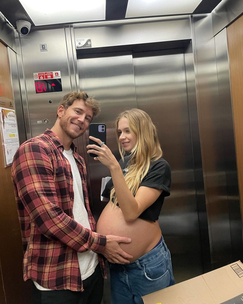 Rodrigo Calazans e Isabella Scherer em clique durante a gravidez — Foto: Reprodução/Instagram