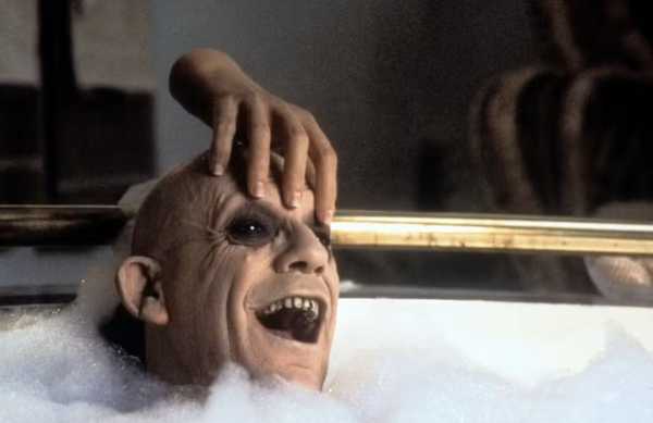 Christopher Lloyd em cena de 'A Família Addams 2' (1993)