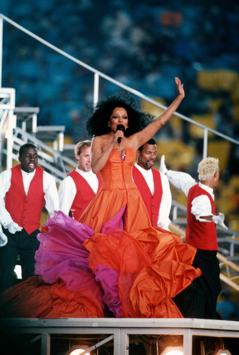 Relembre os looks das artistas que já se apresentaram no Super Bowl — Foto: Getty Images