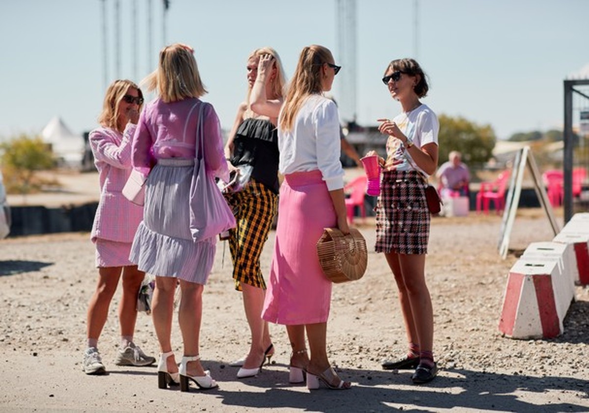 10 jeitos de usar looks estampados segundo o street style internacional