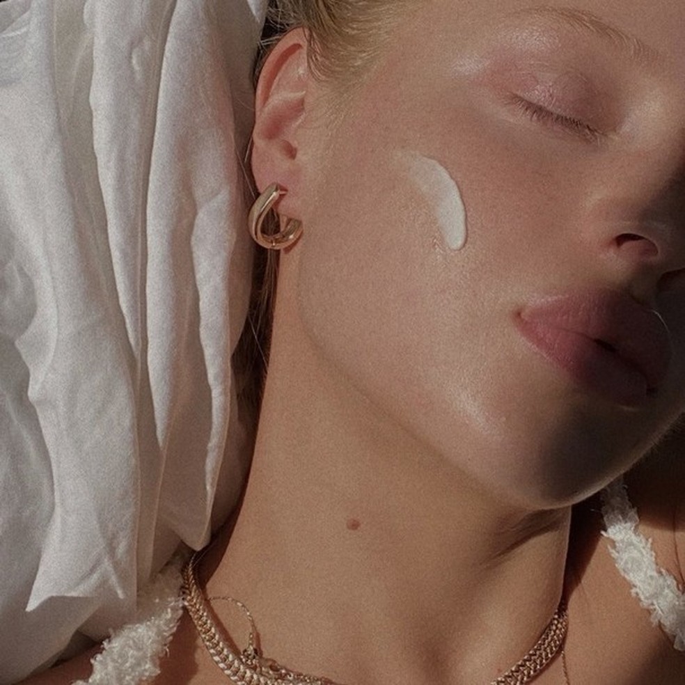 Probióticos e prebióticos: tudo sobre os ativos que fazem muito bem para a pele (Foto: Reprodução/ Instagram @lo_yorke) — Foto: Glamour