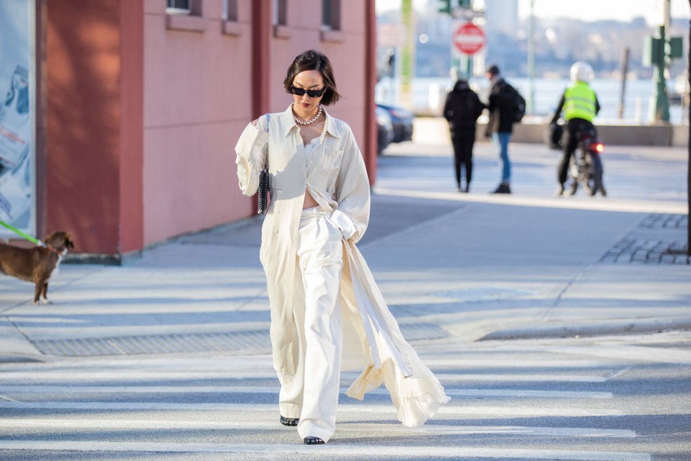 A versão monocromática é chic e ousada na medida — Foto: Getty Images