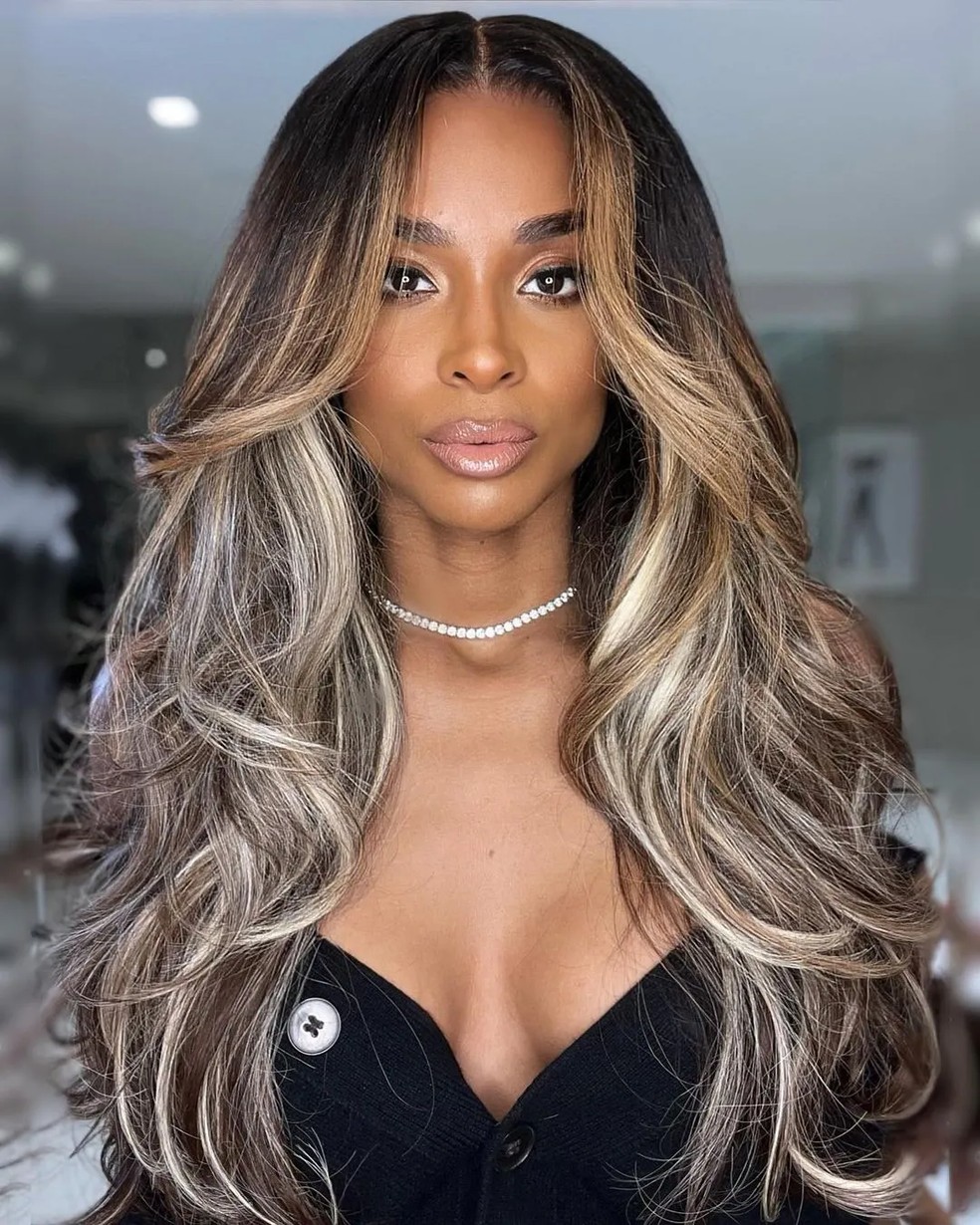 Aqui estão os tipos luzes no cabelo que vão bombar em 2025 — Foto: Instagram/@ ciara