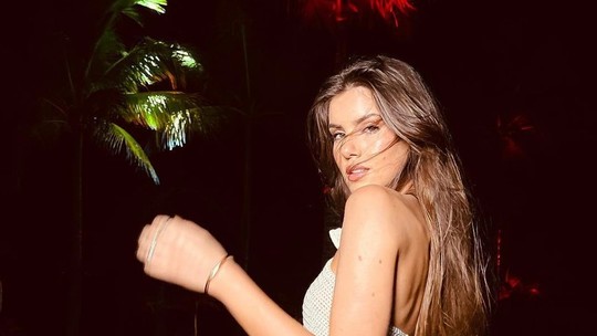 Camila Queiroz dá adeus ao cabelo longo para viver nova personagem na TV Globo