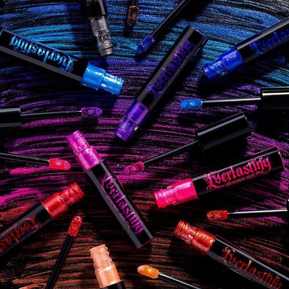 Os batons metalizados da Kat Von D (Foto: Reprodução/Instagram) — Foto: Glamour