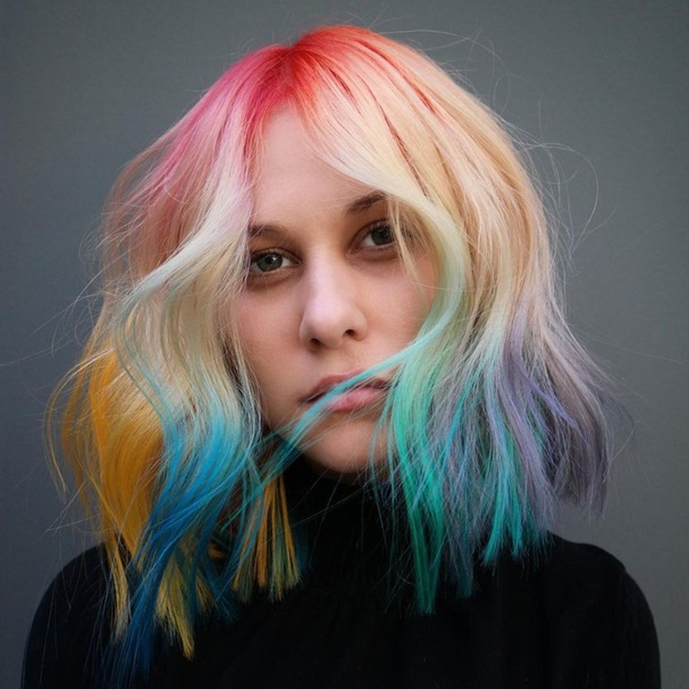 Cabelos coloridos: como conseguir e como manter o visual divertido que é tendência para 2022 (Foto: Reprodução/ Instagram @shmeggsandbaconn) — Foto: Glamour