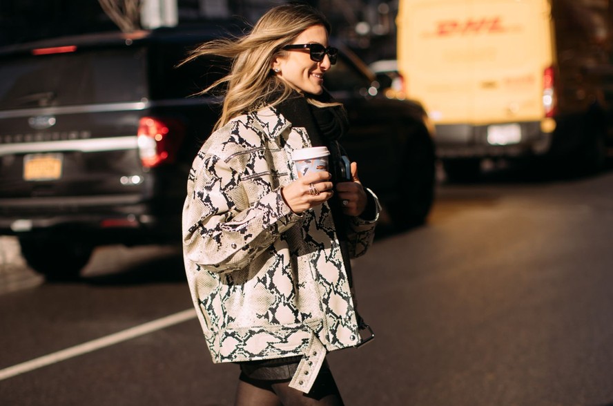 NYFW: estampa de cobra no street style da temporada