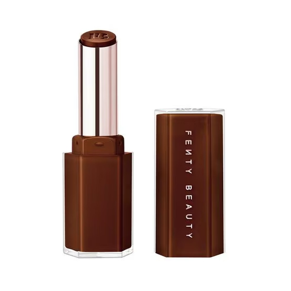 Bomb Stix, da Fenty Beauty - Cor: Hot Chocolit - R$ 179,00 — Foto: Divulgação