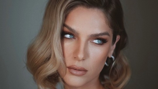 Isabella Santoni revela segredos para manter a pele saudável na correria do dia a dia