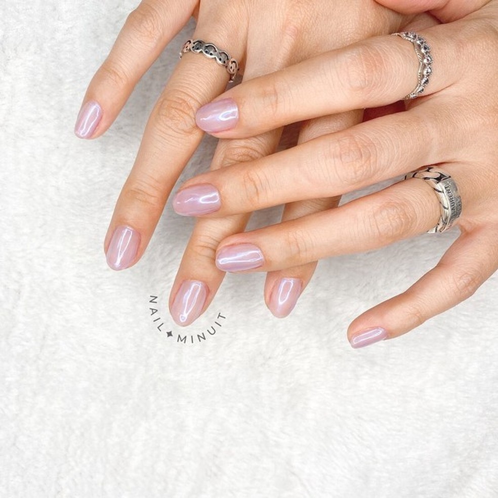 Unha de gelo é a nova tendência de nail art que você vai se apaixonar (Foto: Reprodução/ Instagram @nail_minuit) — Foto: Glamour
