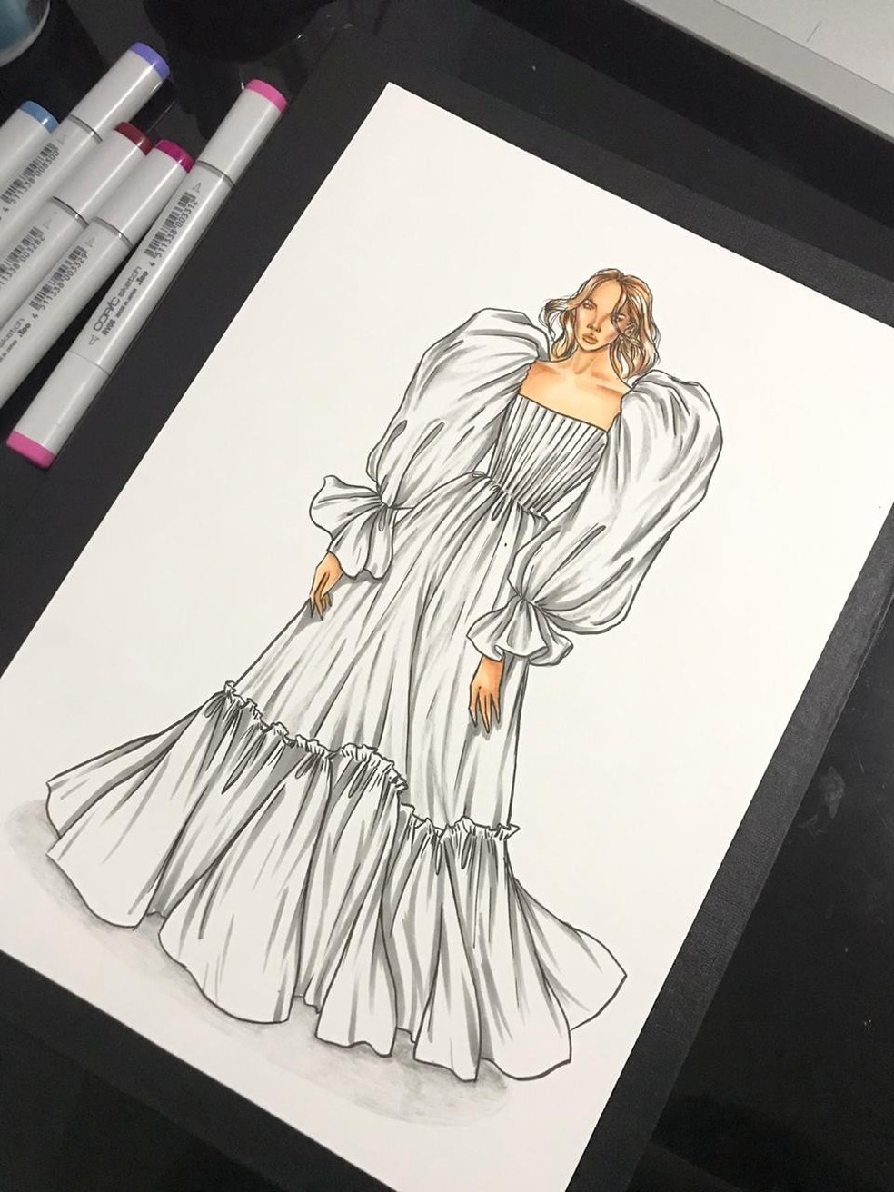 Croqui do vestido do chá de bebê de Virginia Fonseca assinado por Eduardo Amarante (Foto: Divulgação) — Foto: Glamour
