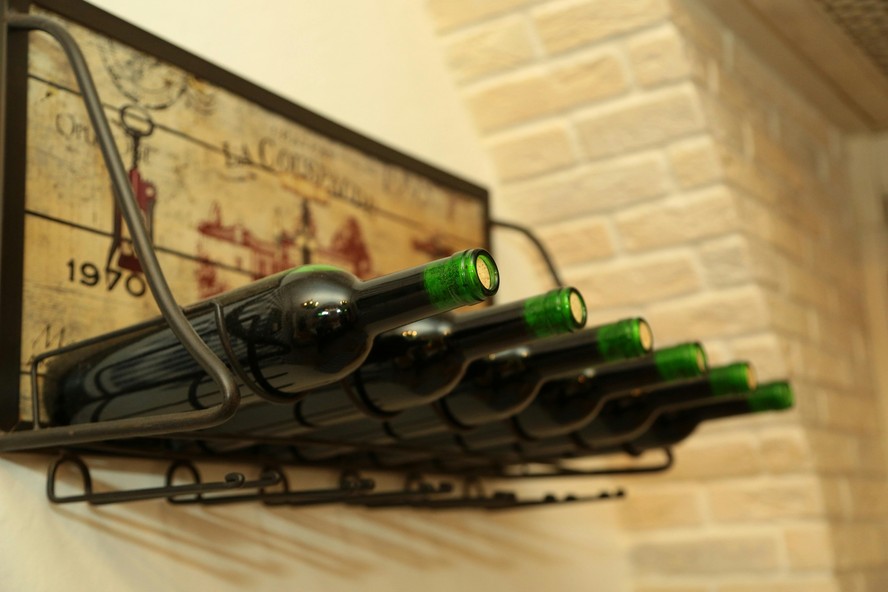 Dicas de adegas para iniciantes: como montar seu espaço de vinhos