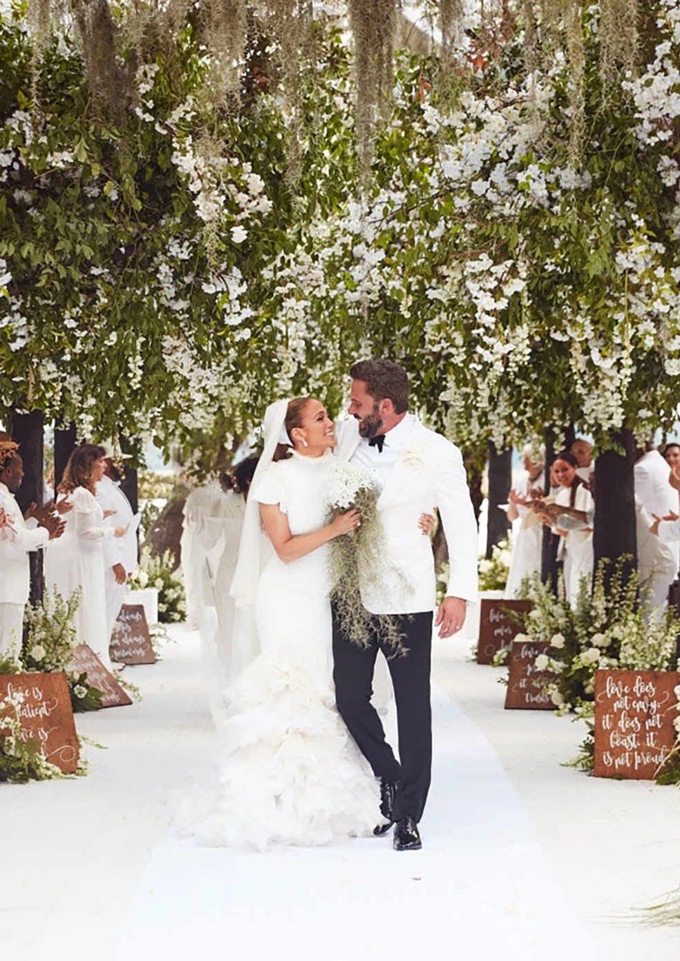 Jennifer Lopez compartilha fotos inéditas de seu casamento com Ben Affleck — Foto: Instagram