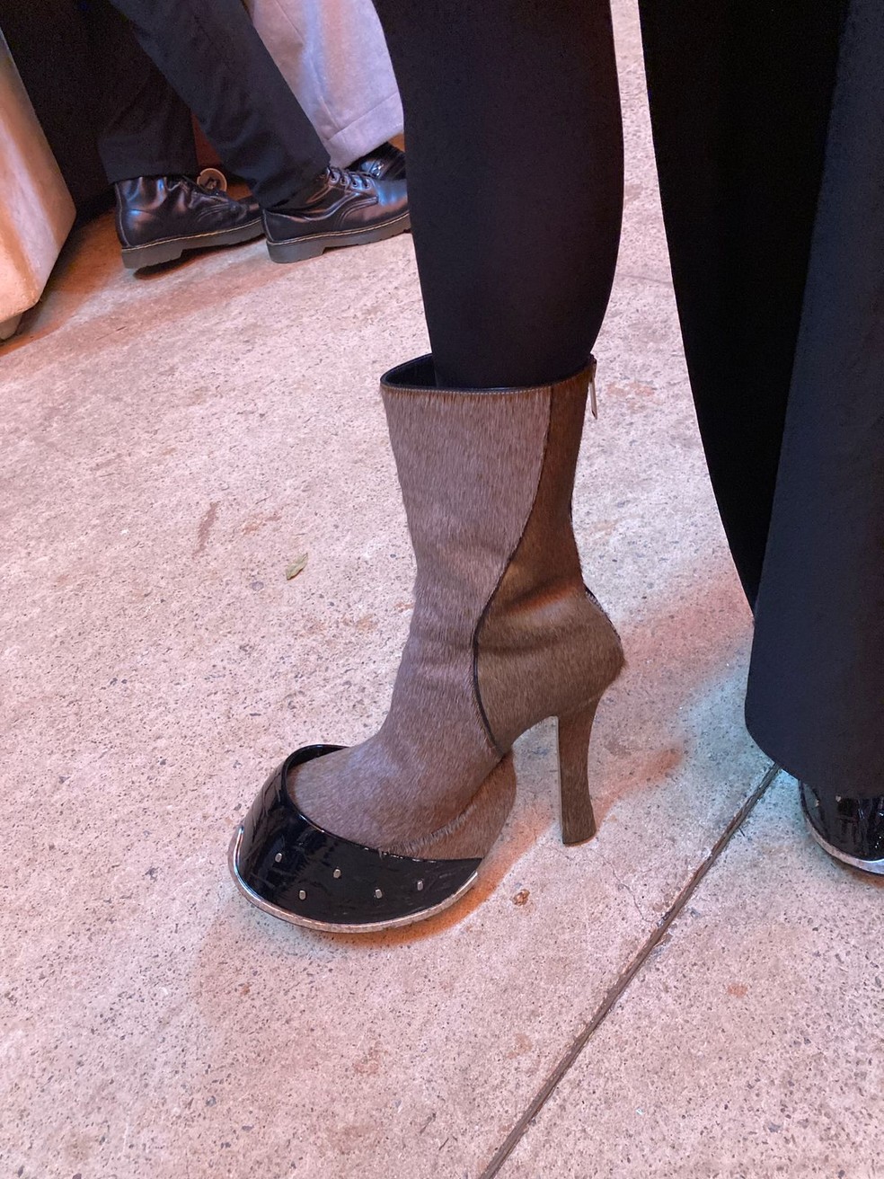 Gkay aposta em 'bota de cavalo' de mais de R$16 mil para desfile em SP — Foto: Foto: Glamour Brasil