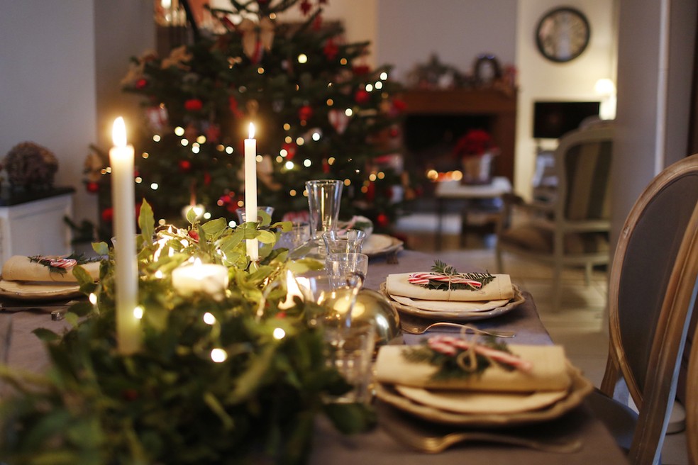 5 Truques para montar uma mesa bonita para receber amigos em casa — Foto: Getty Images