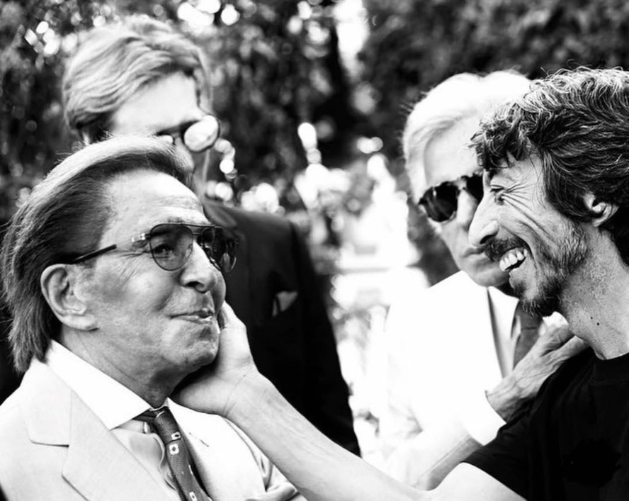Ex-diretor criativo da Valentino se despede do criador da marca: 'Me ensinou que a moda é alegria'