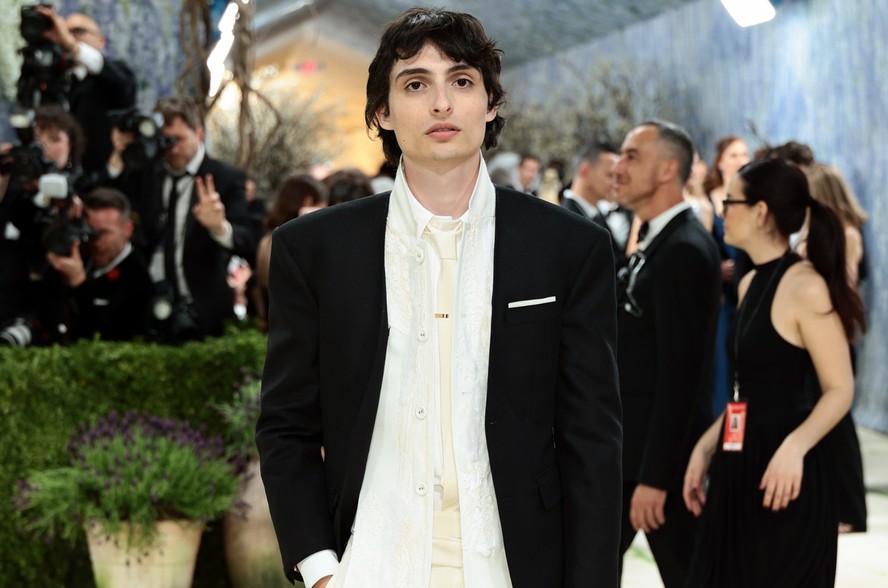 Ator de 'Stranger Things', Finn Wolfhard marca presença no Met Gala 2026