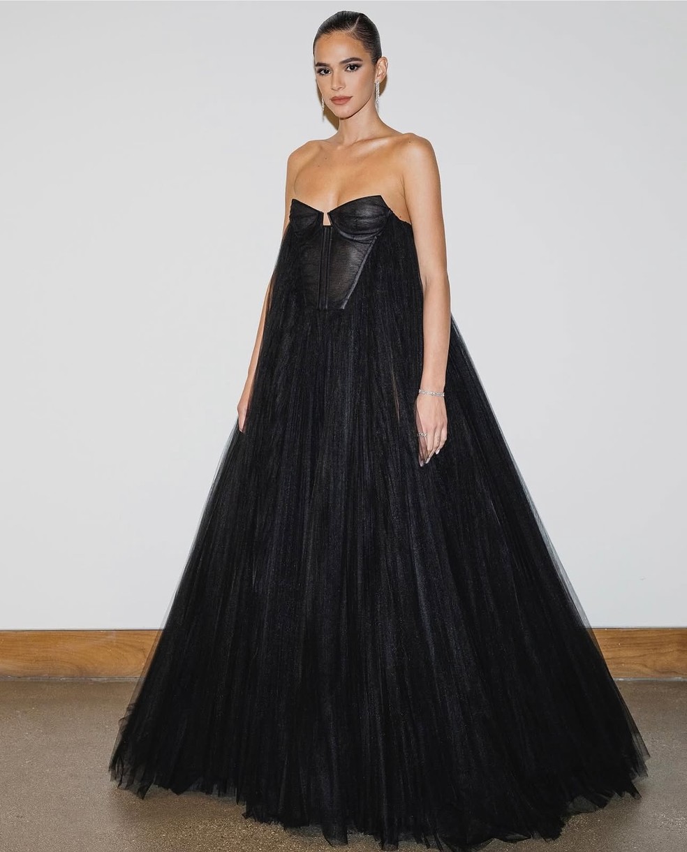 Esses looks provam como Bruna Marquezine é fã do all black — Foto: Instagram