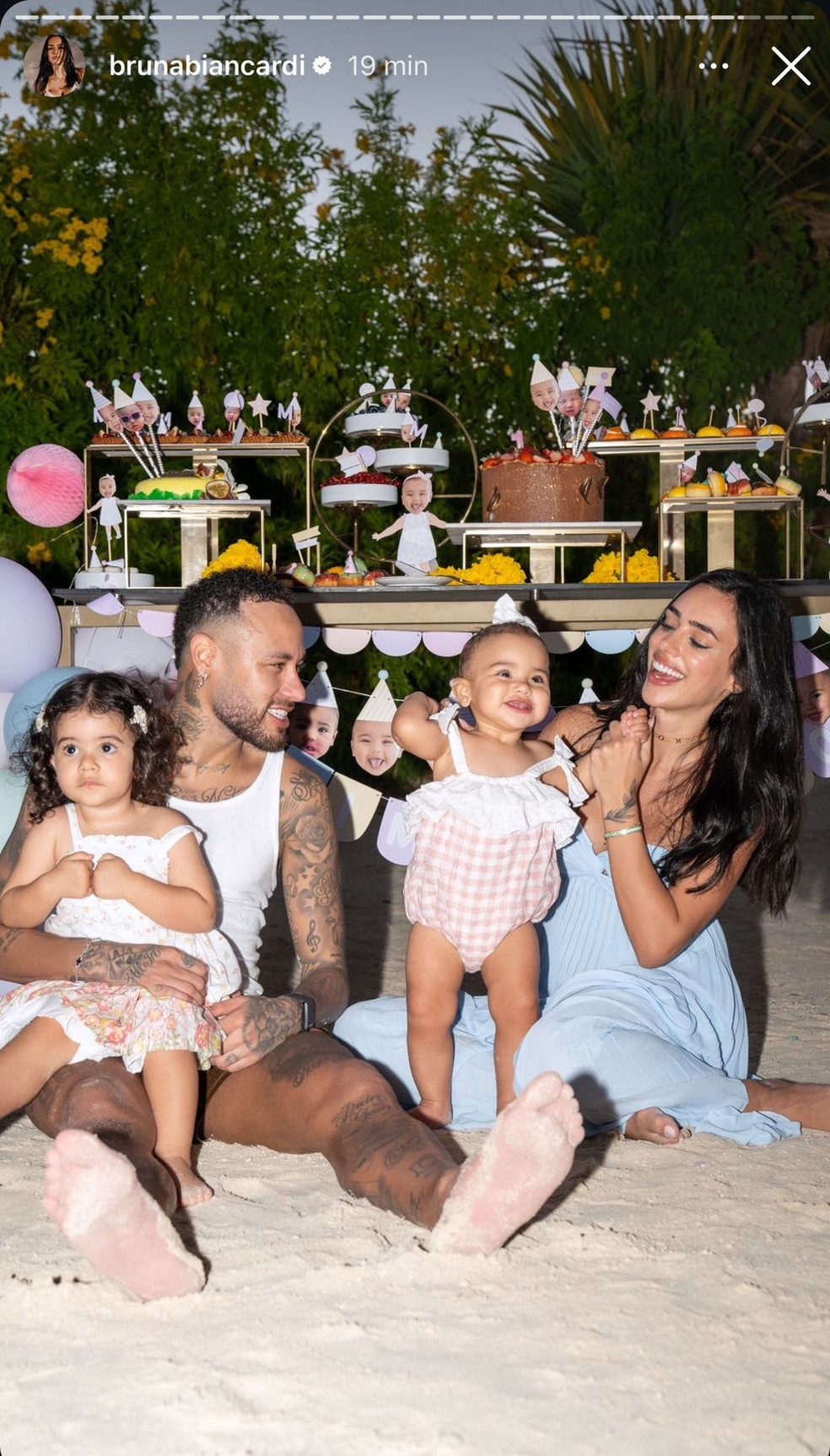 Bruna Biancardi compartilha cliques na praia em Dubai, com Neymar e Mavie — Foto: Reprodução/Instagram
