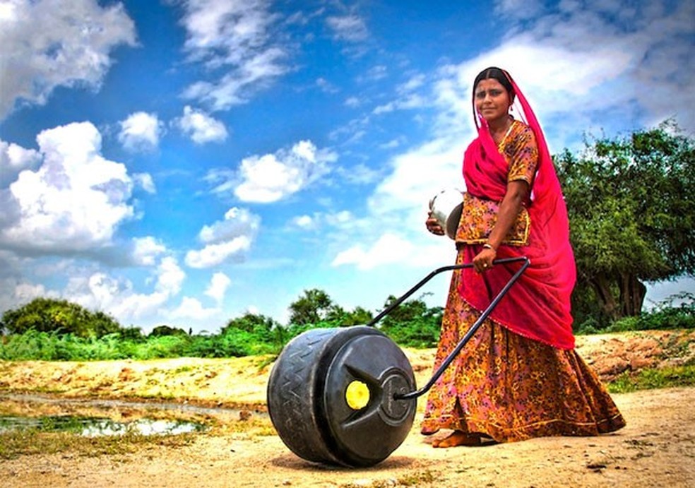 A WaterWeel já está em uso nos povoados indianos (Foto: Divulgação) — Foto: Glamour