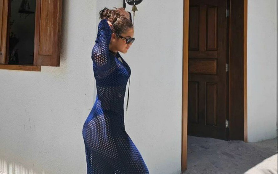 Maísa Silva aproveita dia de sol e férias em São Miguel dos Milagres