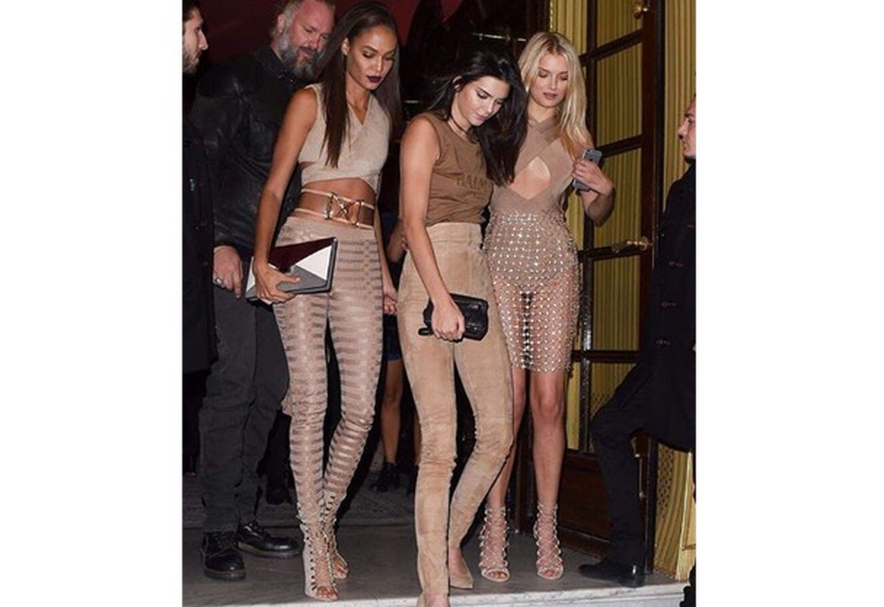 Joan Smalls, Kendall Jenner e Lily Donaldson arrasando quarteirão na after party da Balmain em Paris (Foto: Reprodução/ Instagram) — Foto: Glamour